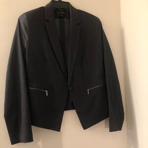 Washington Blazer Pre Used In excellent condition Size 4